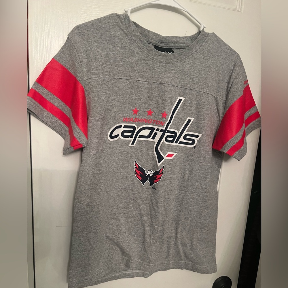 Boys Large Washington Capitals T- shirt